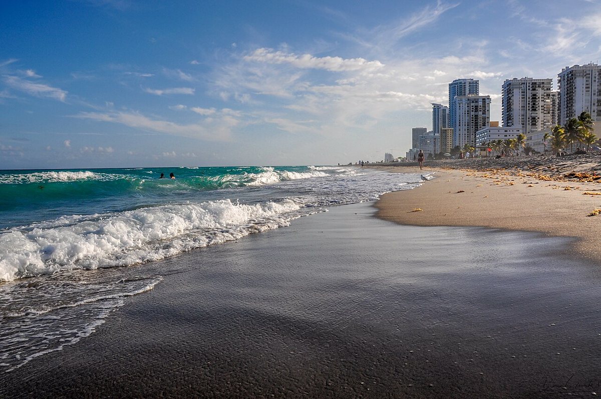 Beach and promenade in Fort Lauderdale, Florida
